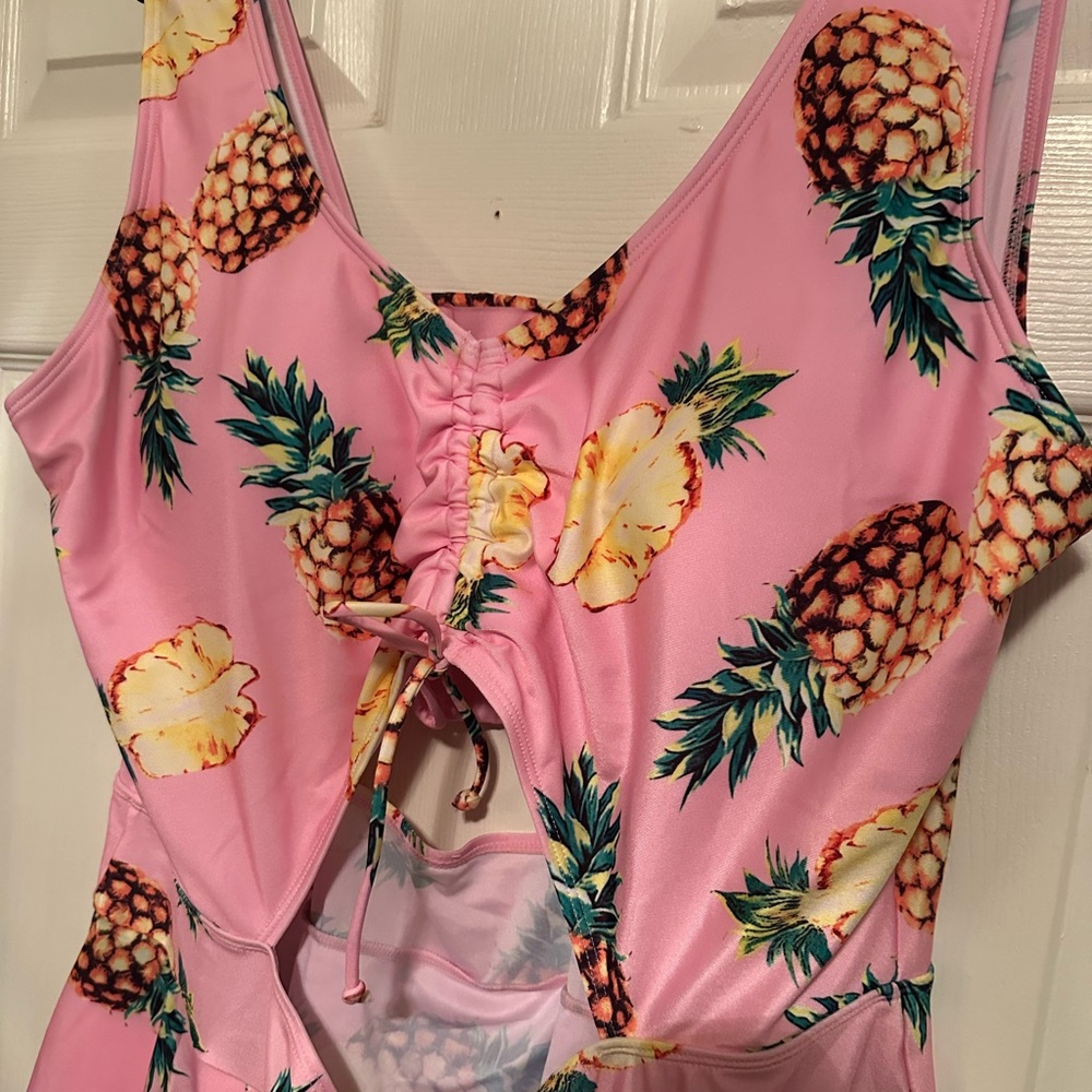 Sea grove One Piece Bathing Suit 🩱 Armpit to Armpit 25” skirted bottom